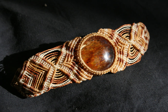 Macramé Earth Watch